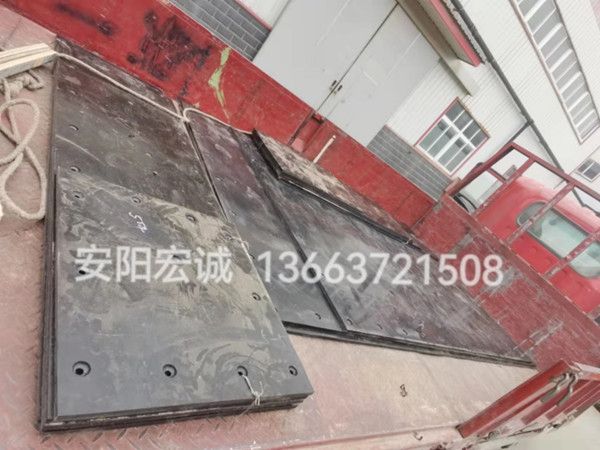 自卸車車底滑板發(fā)貨南寧，安陽宏誠自卸車車底滑板卸車沒煩惱！